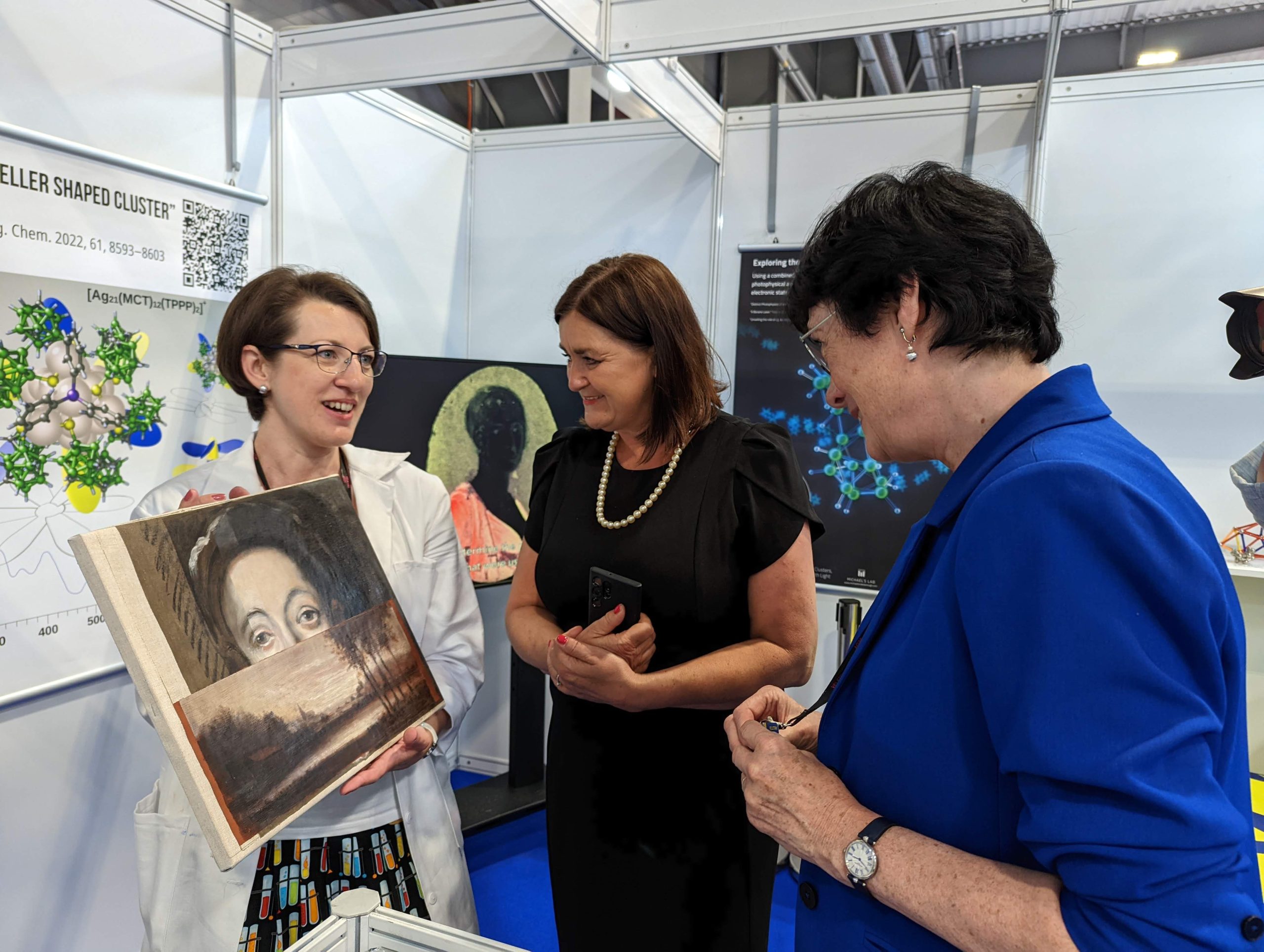 We were honoured to welcome the Minister for Science, Research and Innovation Helena Langšádlová and the President of the Academy of Sciences of the Czech Republic Eva Zažímalová at the presentation stand.
