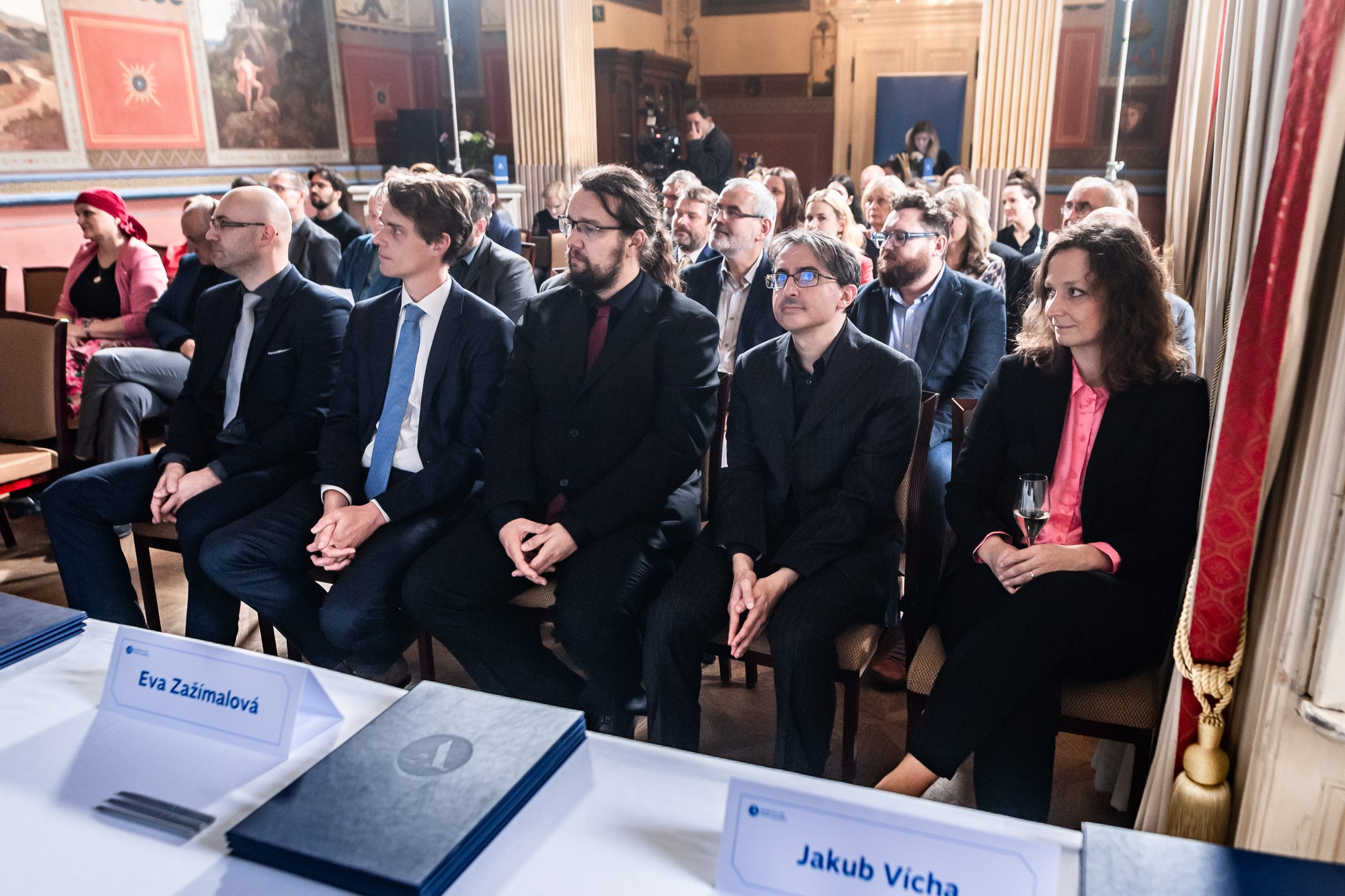 5 oceněných pro rok 2023 (zleva - fyzik Jakub Vícha, biolog Gerrit Angst, chemik Karel Škoch, filozof Davide Crippa, psycholožka Kateřina Chládková)