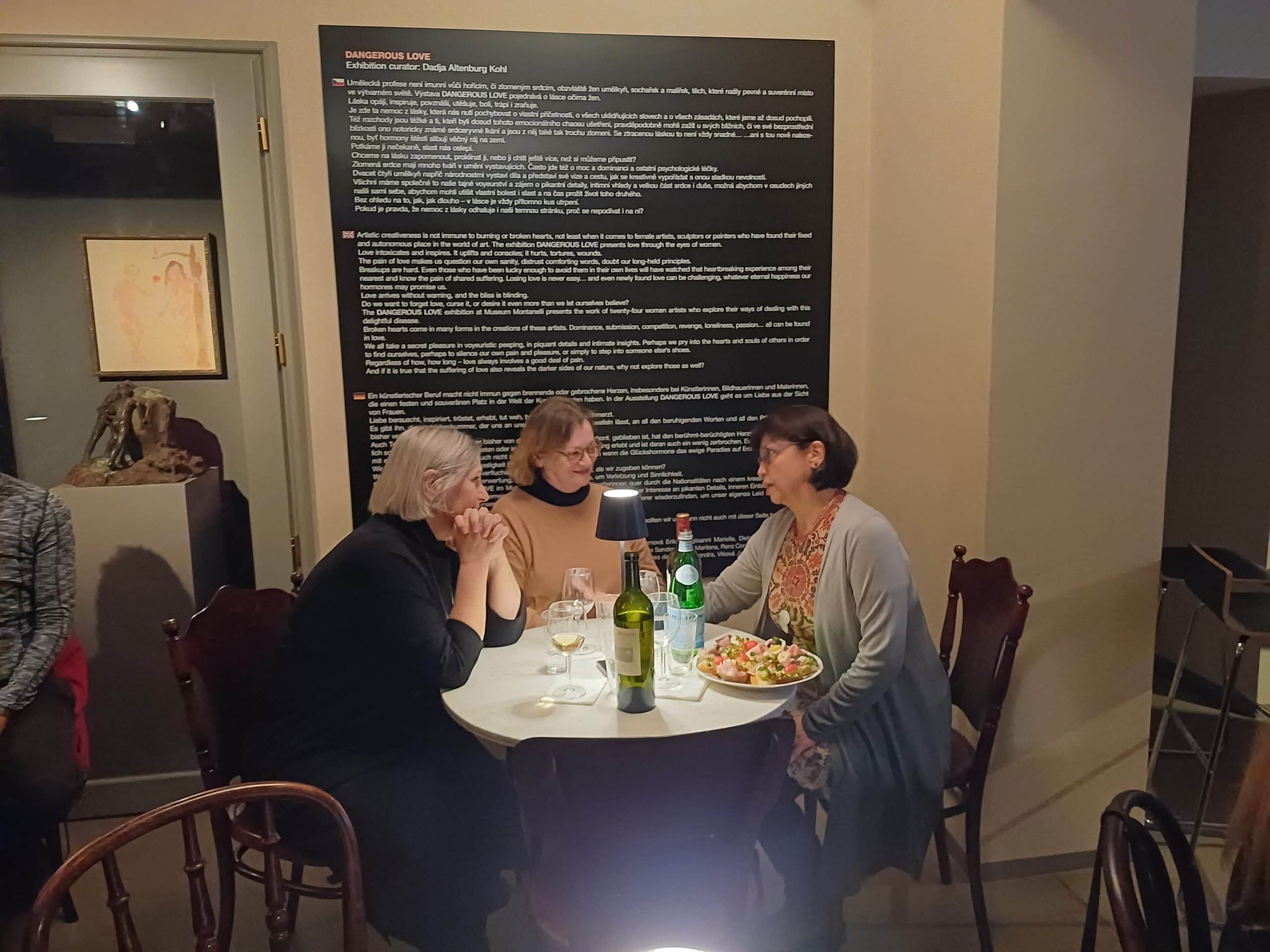 Diskuse s oponentkou publikace PhDr. Máriou Novotnou ze Slovenského národného múzea a její kolegyní